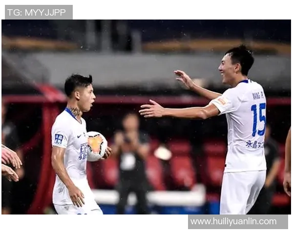 重庆足球队在选拔赛中以74分稳居积分榜首位