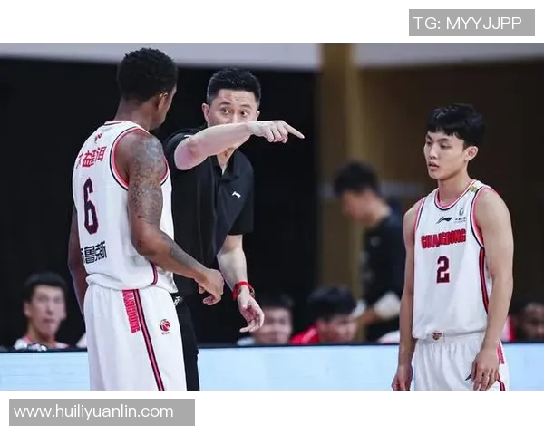 武汉篮球队荣登篮球战术排行榜第八名展现出色团队实力与战术智慧